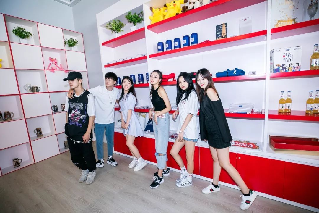 報(bào)告:我想去百威中國那個啤酒展覽館打卡品美酒佳肴|國潮范這么閃 - 第3張 - 會展活動策劃CCASY.COM 報(bào)告:我想去百威中國那個啤酒展覽館打卡品美酒佳肴|國潮范這么閃 - 第3張
