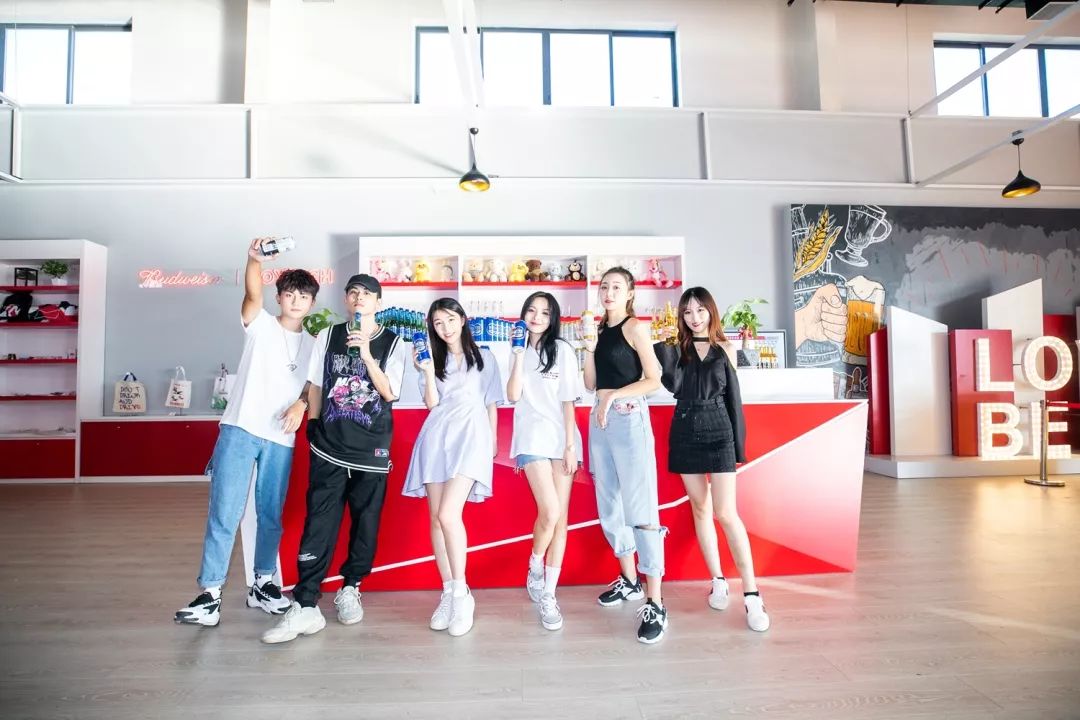 報(bào)告:我想去百威中國那個啤酒展覽館打卡品美酒佳肴|國潮范這么閃 - 第4張 - 會展活動策劃CCASY.COM 報(bào)告:我想去百威中國那個啤酒展覽館打卡品美酒佳肴|國潮范這么閃 - 第4張