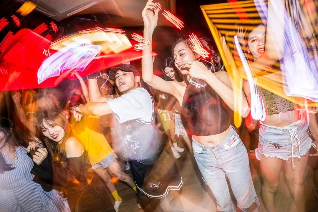 報(bào)告:我想去百威中國那個啤酒展覽館打卡品美酒佳肴|國潮范這么閃 - 第21張 - 會展活動策劃CCASY.COM 報(bào)告:我想去百威中國那個啤酒展覽館打卡品美酒佳肴|國潮范這么閃 - 第21張