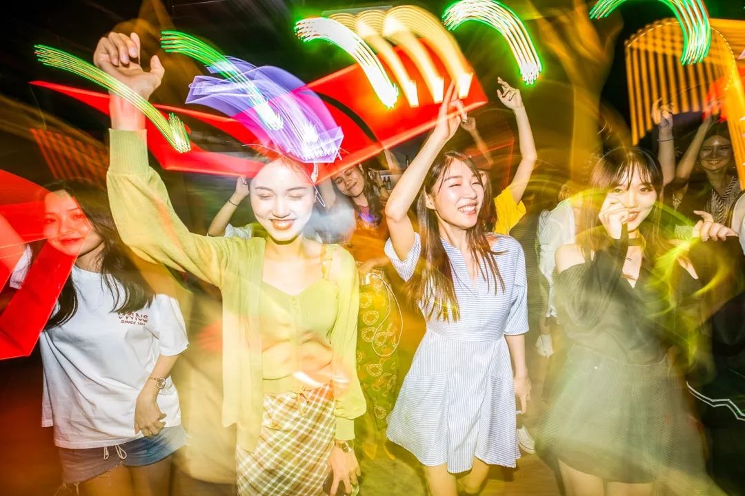 報(bào)告:我想去百威中國那個啤酒展覽館打卡品美酒佳肴|國潮范這么閃 - 第23張 - 會展活動策劃CCASY.COM 報(bào)告:我想去百威中國那個啤酒展覽館打卡品美酒佳肴|國潮范這么閃 - 第23張