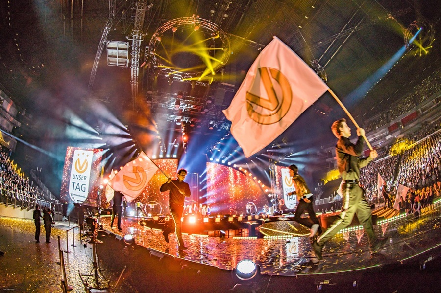 8.5小時(shí)的舞臺(tái)轉(zhuǎn)換時(shí)間就實(shí)現(xiàn)了一場(chǎng)驚人的品牌活動(dòng)策劃，牛啤！