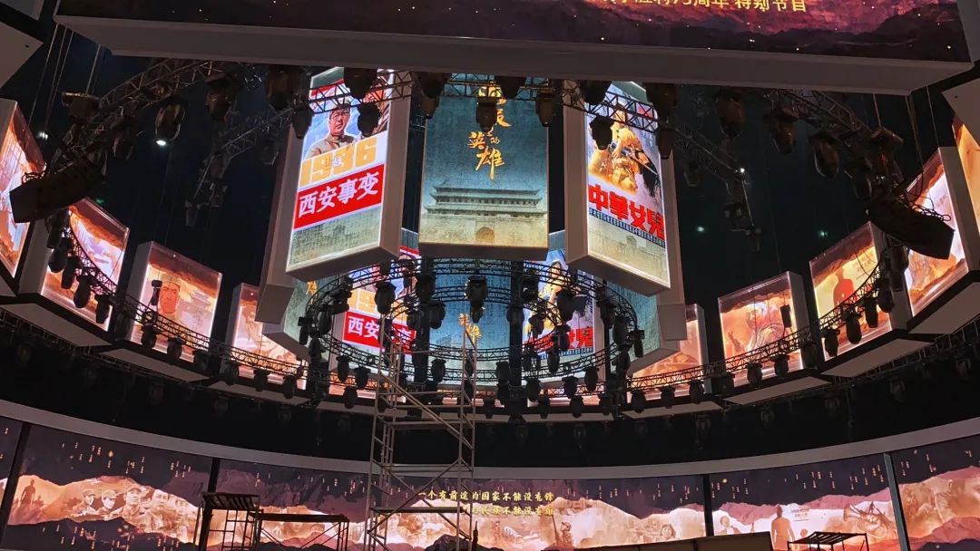 「海報(bào)里的英雄」節(jié)目活動(dòng)策劃的舞美簡(jiǎn)直就是藝術(shù)的存在，贊