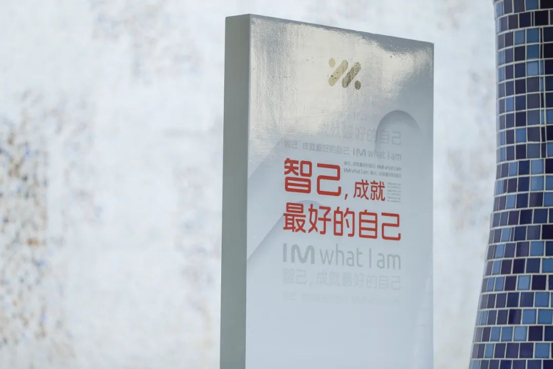 智己LS7上市發(fā)布會活動策劃使用了超大型戶外弧形大屏，視覺體驗杠杠